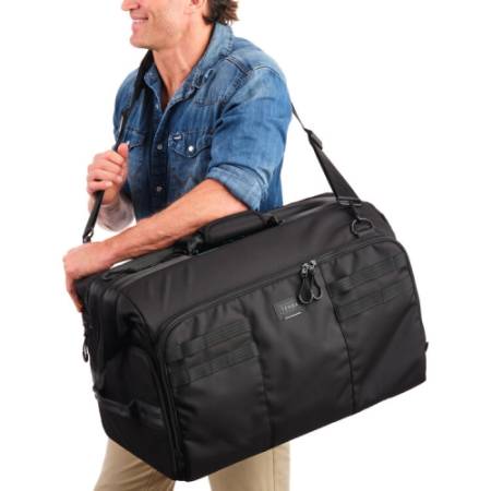 Tenba Cineluxe v2 Shoulder Bag 24 Hightop - torba fotograficzna - przykład użycia